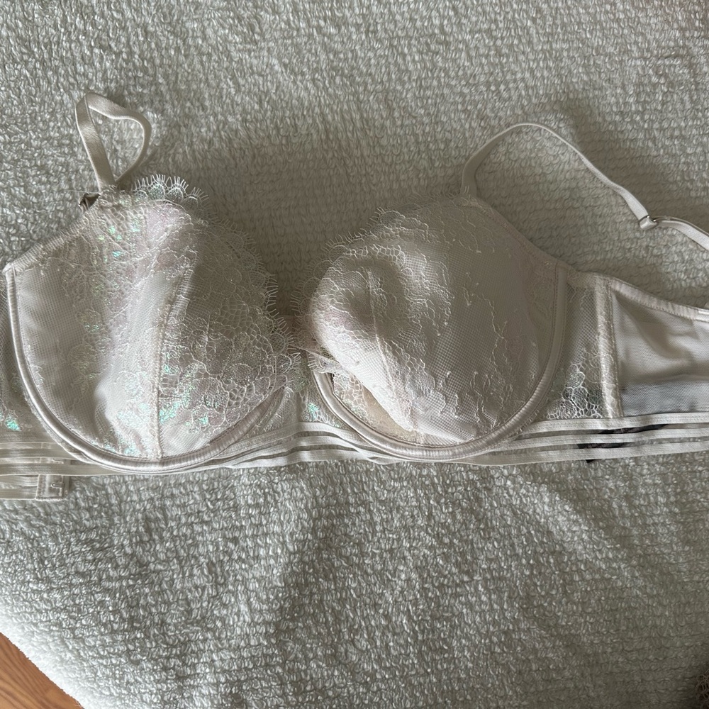 Victoria's Secret Cream Lace Bra